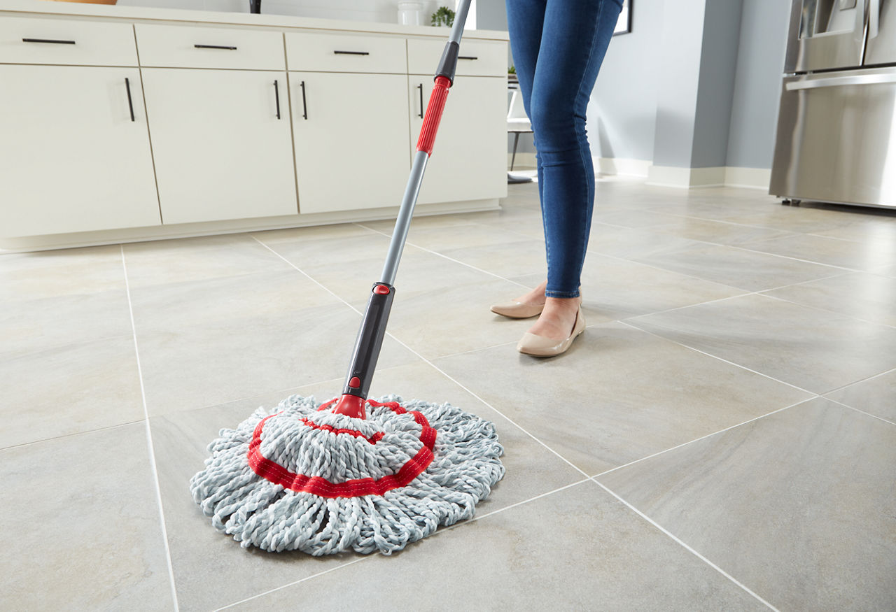 Microfiber Twist Mop with Built-in Wringer - US 4397