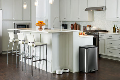 Elite™ Step-On Trash Can - US 4383