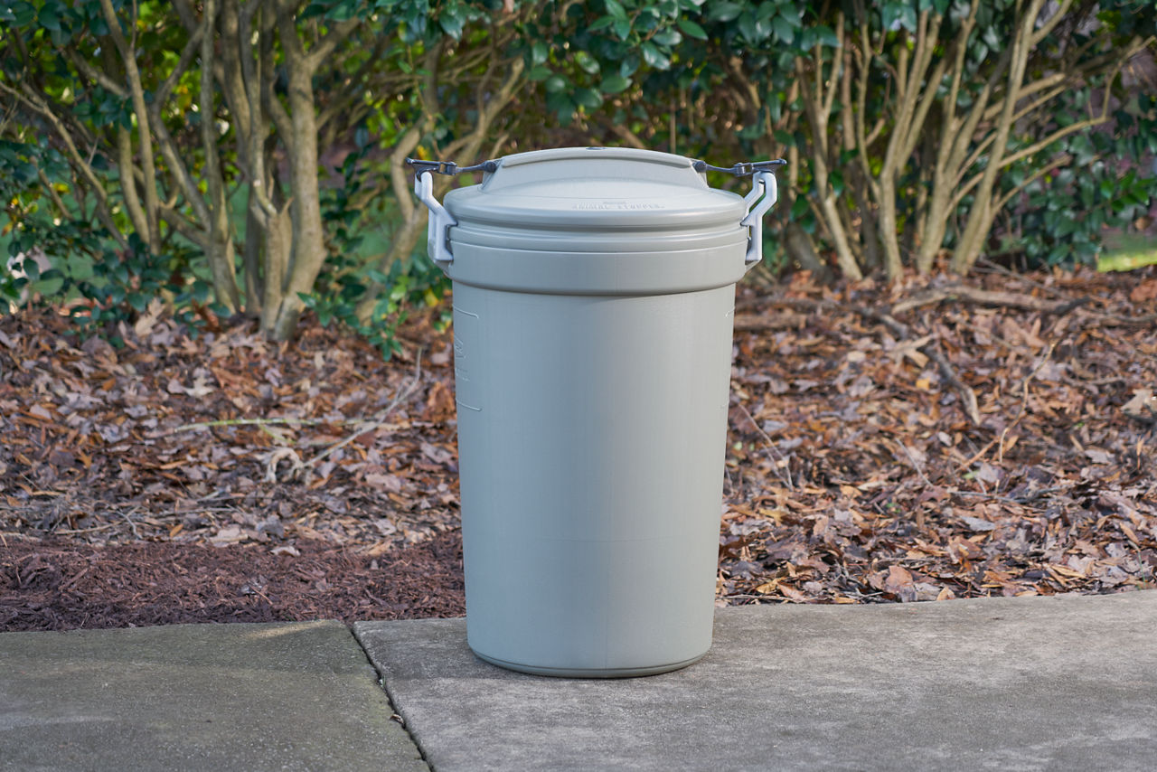 Animal Stopper Trash Can - US 7571