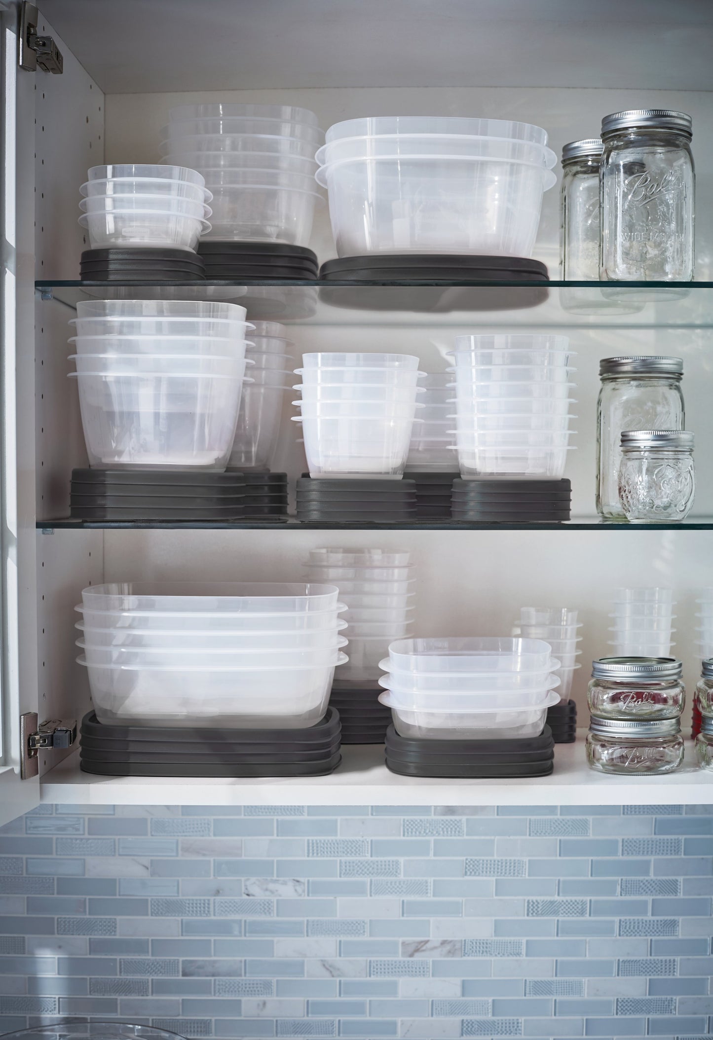 EasyFindLids™ Food Storage Container Set with SilverShield® Antimicrobial Product Protection - US 8621